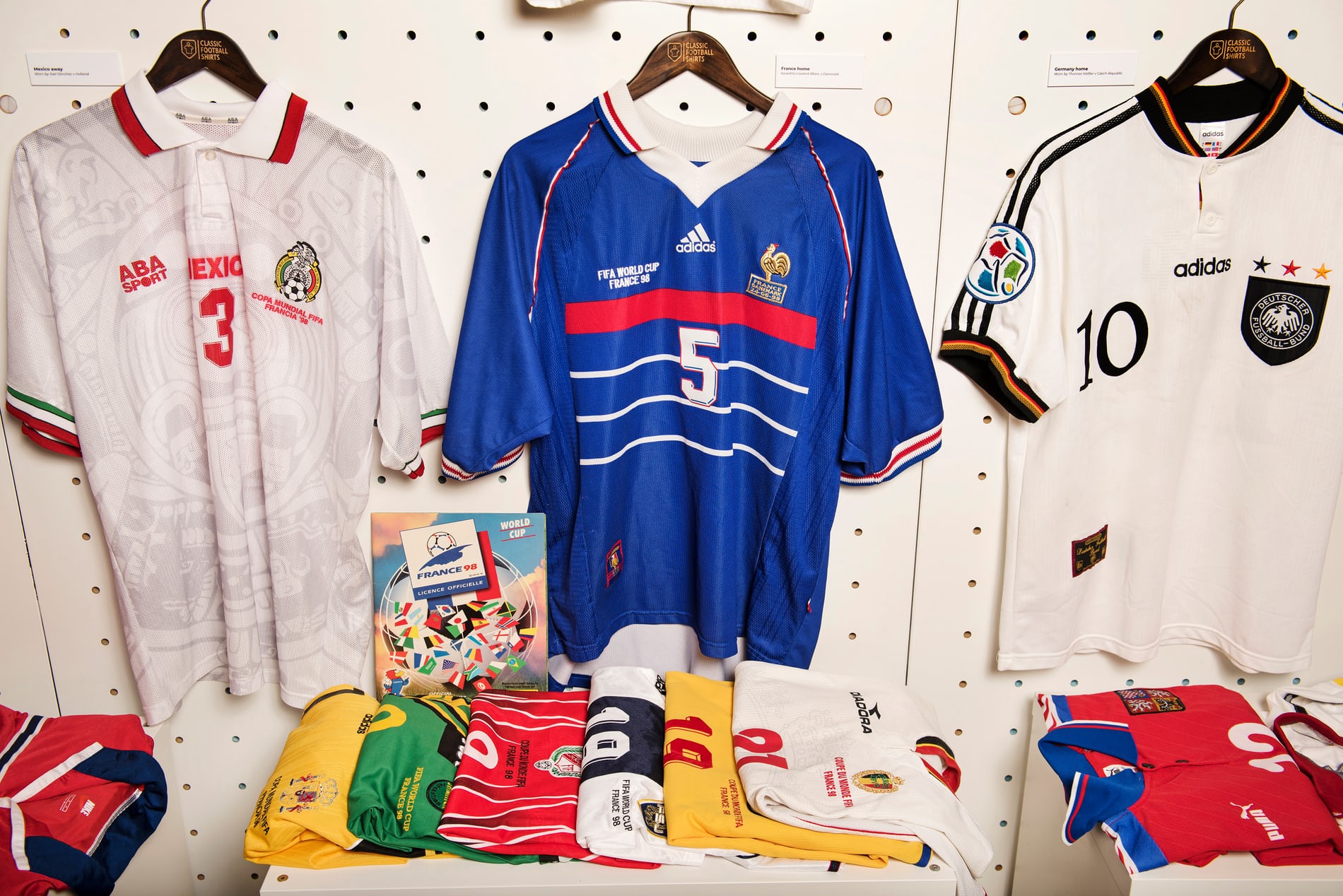 بەشێک لە درێسەکانی پیشانگاکە